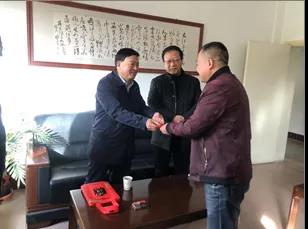 敦煌種業(yè)領(lǐng)導(dǎo)看望慰問公司老干部、老黨員及困難黨員職工