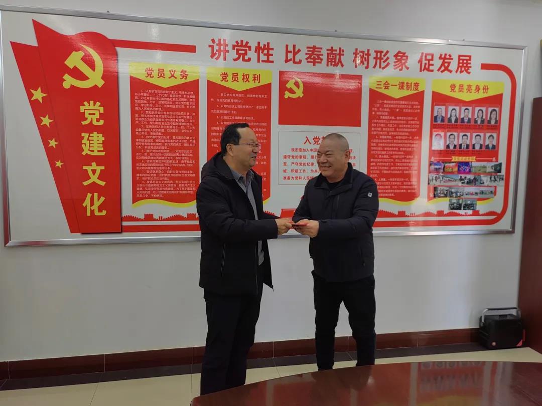 敦煌種業(yè)領(lǐng)導(dǎo)看望慰問公司老干部、老黨員及困難黨員職工