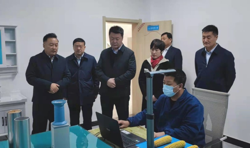 酒泉市政府黨組成員、副市長哈里別克來敦煌種業(yè)調(diào)研指導工作
